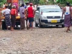 စစ်ကောင်စီဗုံးကြဲတိုက်ခိုက်နေတဲ့ ဆင်ခေါင်းကျေးရွာမှာ အရပ်သားပြည်သူ ထိခိုက်သေဆုံးမှု အများအပြားရှိနေ