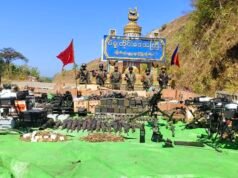 ပဲခူးတိုင်း တိုက်ပွဲအတွင်းက စစ်ကောင်စီဆီကနေ သိမ်းပိုက်ရရှိထားတဲ့ စစ်လက်နက်တွေကို အေအေ စစ်ဦးစီးချုပ်ထုတ်ဖော်ပြသ