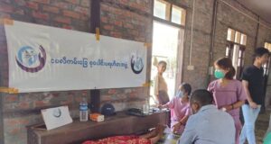 သံတွဲခရိုင်မှာ အာရက္ခပြည်သူ့တော်လှန်ရေးအစိုးရ နဲ့ သံတွဲကလူမှုအဖွဲ့တွေ စုပေါင်းကာ စစ်ရှောင်တွေကို နယ်လှည့်ဆေးကုသပေးမှုမြင်ကွင်း