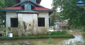 ရခိုင်မှာ ရေကြီးရေလျှံမှု ဖြစ်ပွားခဲ့တဲ့အတွက် ပြည်သူ ၂၀ ကျော်သေဆုံးပြီး လယ်ယာမြေ အပါအဝင် နေအိမ်တွေပါပျက်စီးခဲ့ရ