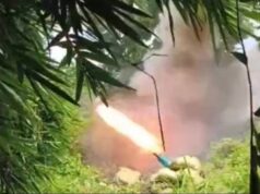 မန္တလေးတက္ကသိုလ် နှစ် ၁၀၀ ပြည့်ပွဲကို လာတဲ့ စစ်ကော်မရှင်ခေါင်းဆောင် မင်းအောင်လှိုင် ရှော့တိုက်ဒုံး နဲ့ ပစ်ခတ်တိုက်ခိုက်ခံရ