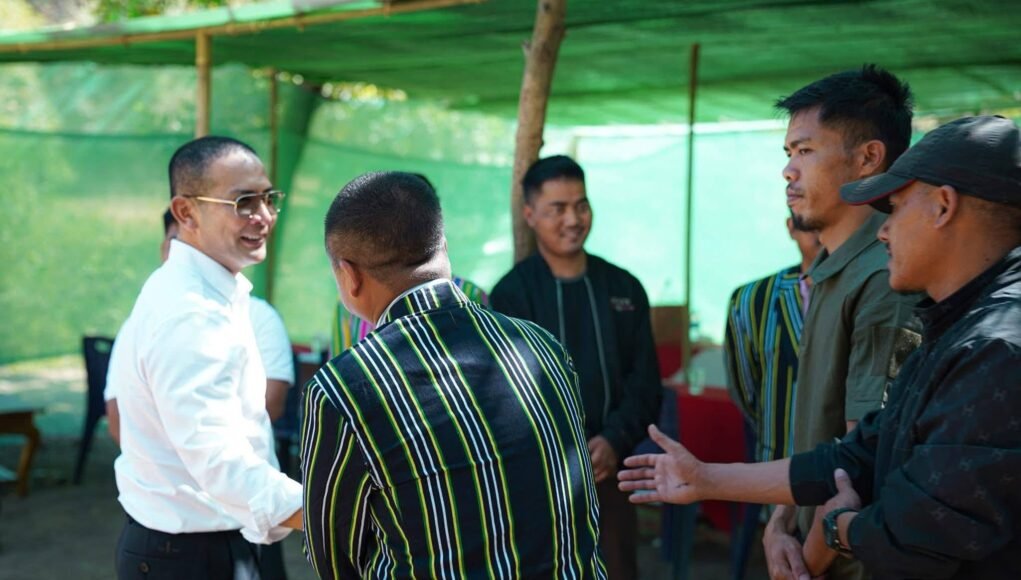 အေအေ စစ်ဦးစီးချုပ် နဲ့ ချင်းပြည်သူ့တပ်မတော်တို့ တွေ့ဆုံဆွေးနွေး