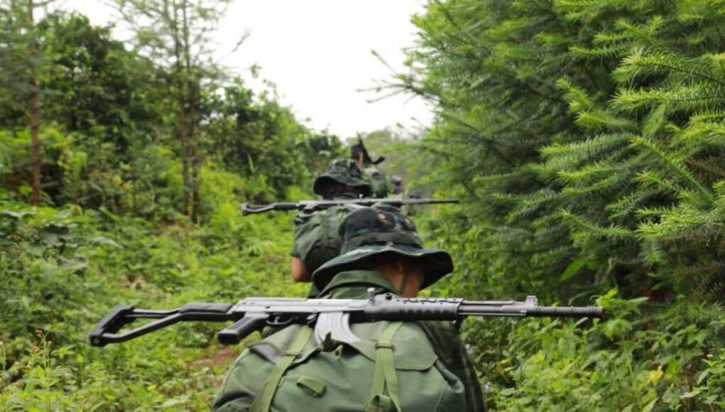 တောင်ကုတ် – ပန်းတောင်လမ်း အနီးမှာ အေအေ နဲ့ စကမ တပ်တွေ တိုက်ပွဲပြင်းထန်နေ